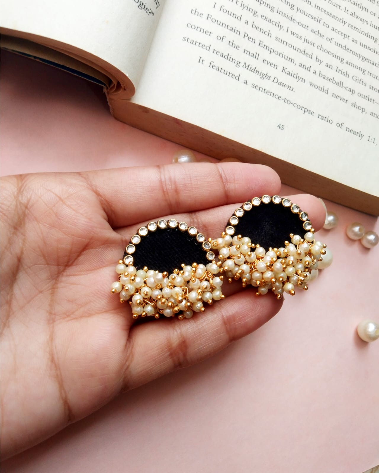 Saanvi Black Earring